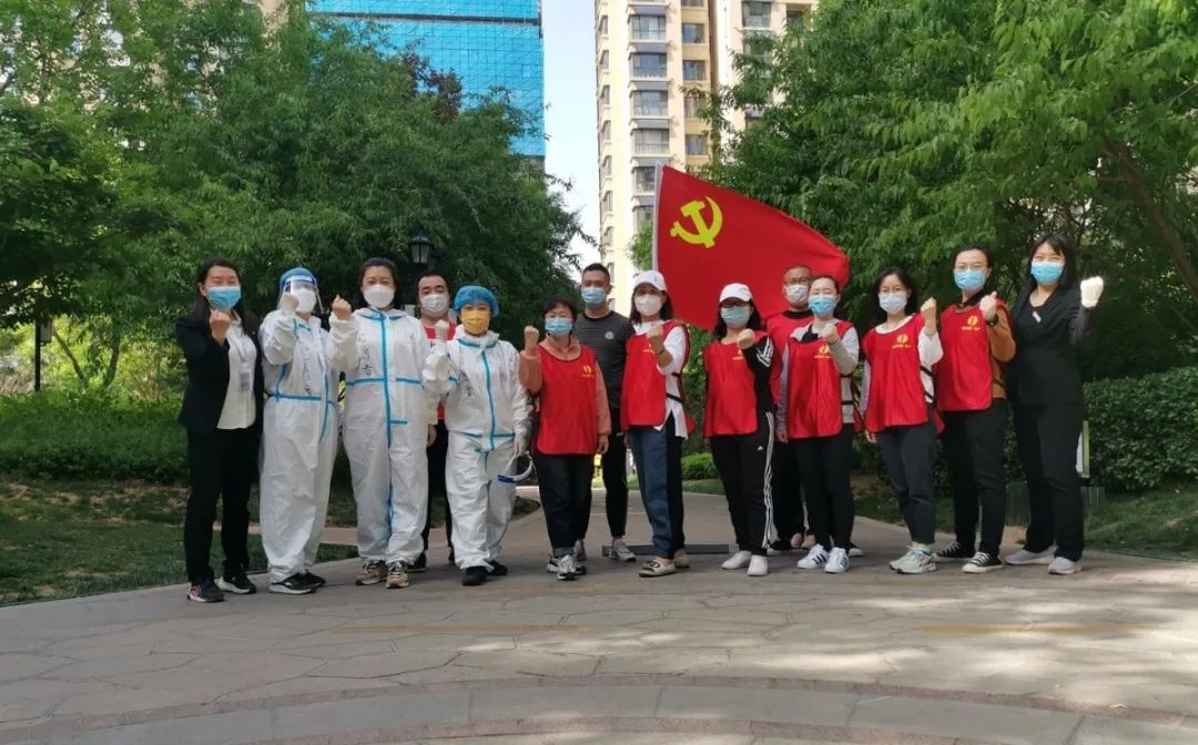亮身份、見行動，讓黨旗在抗疫一線高高飄揚！