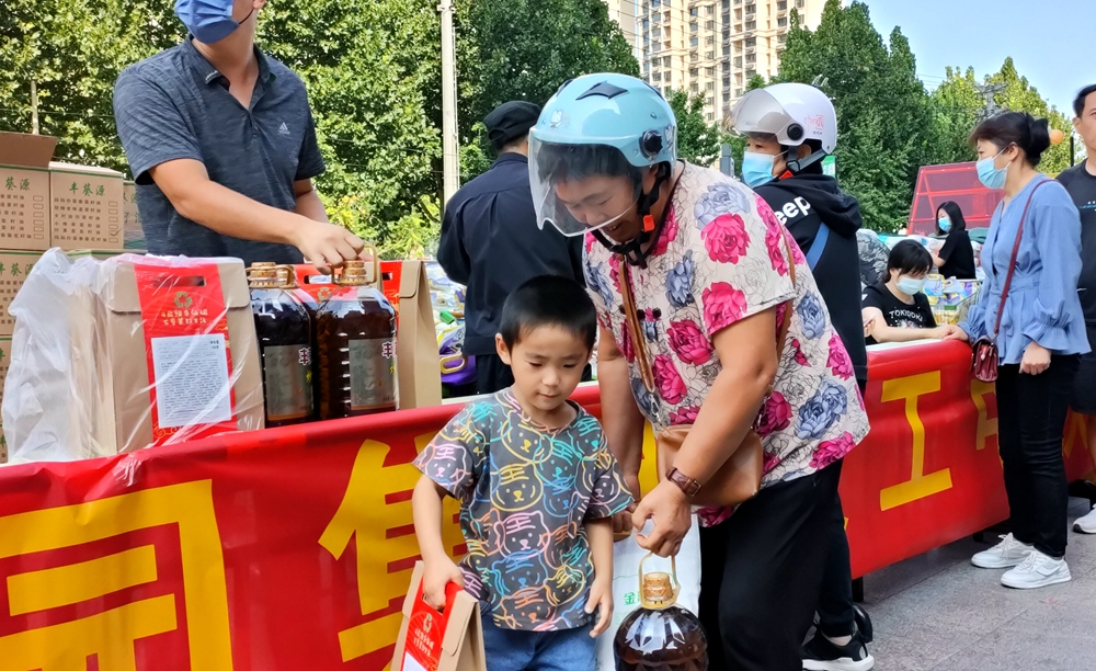 團(tuán)圓中秋，家樂(lè)園集團(tuán)發(fā)放員工福利啦！