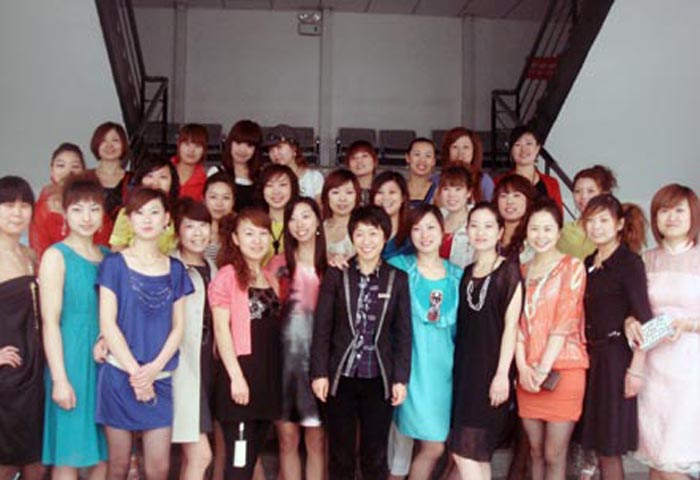 成就員工的夢想，創造顧客的奇跡