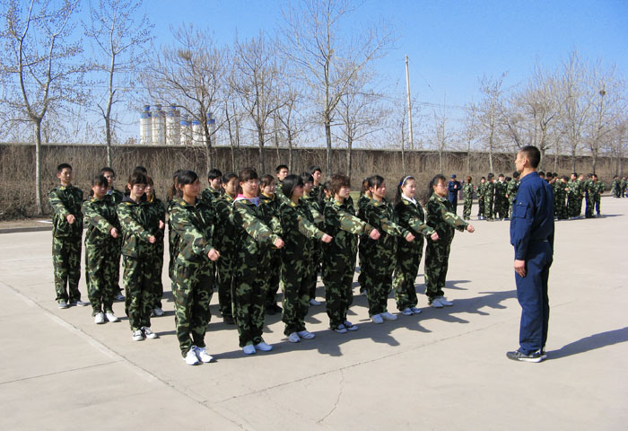 家樂園商業(yè)公司組織大學(xué)生開展封閉式軍訓(xùn)