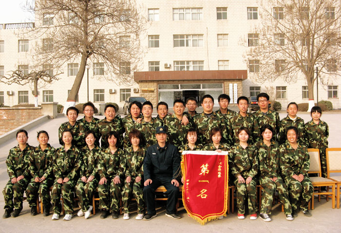 家樂園商業(yè)公司第一批大學(xué)生軍訓(xùn)會(huì)操比賽