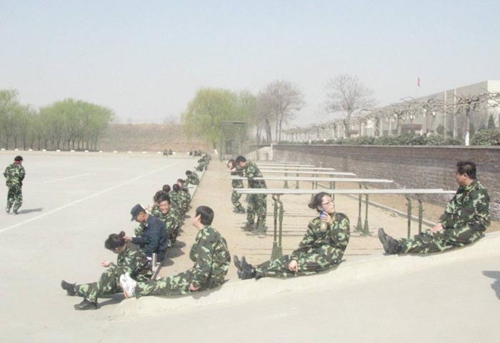 家樂園商業(yè)公司開展管理人員軍訓活動