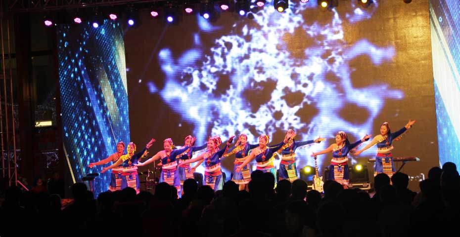 馬力全開(kāi)，2014年跨年的鐘聲在這里敲響，家樂(lè)園和你一起實(shí)現(xiàn)新年愿望！