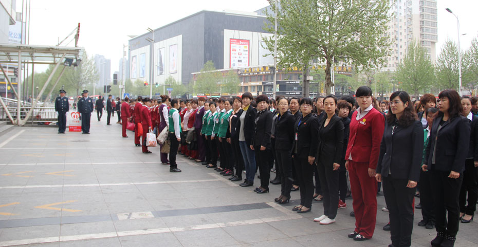 七個人管１塊錢——記廣場店一元基金啟動儀式